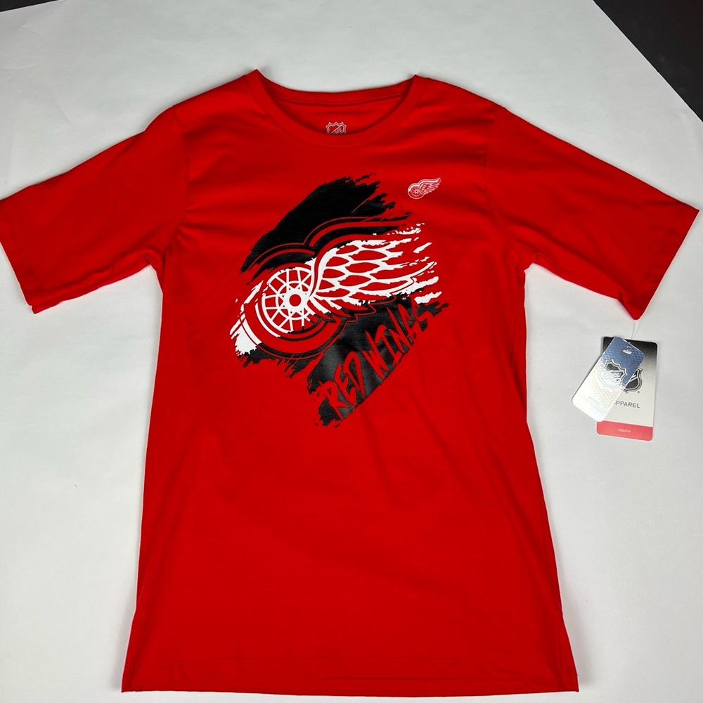 Youth XL, Detroit Red Wings T-Shirt, Official NHL Apparel. Red, White & Black.